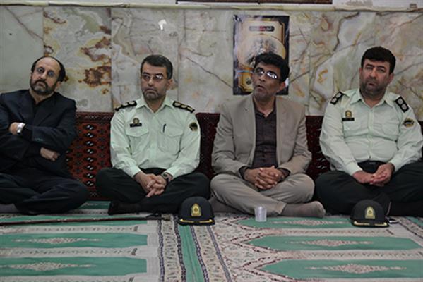 حضور امام جمعه محترم، مقام محترم فرماندار، شهردار و فرماندهان سپاه پاسداران و نيروي انتظامي و مديران ادارات و نهادهاي شهري در مراسم ارتحال بنيانگذار كبير انقلاب اسلامي امام خميني(ره)